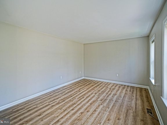 4th image of 111 Madison Dr
