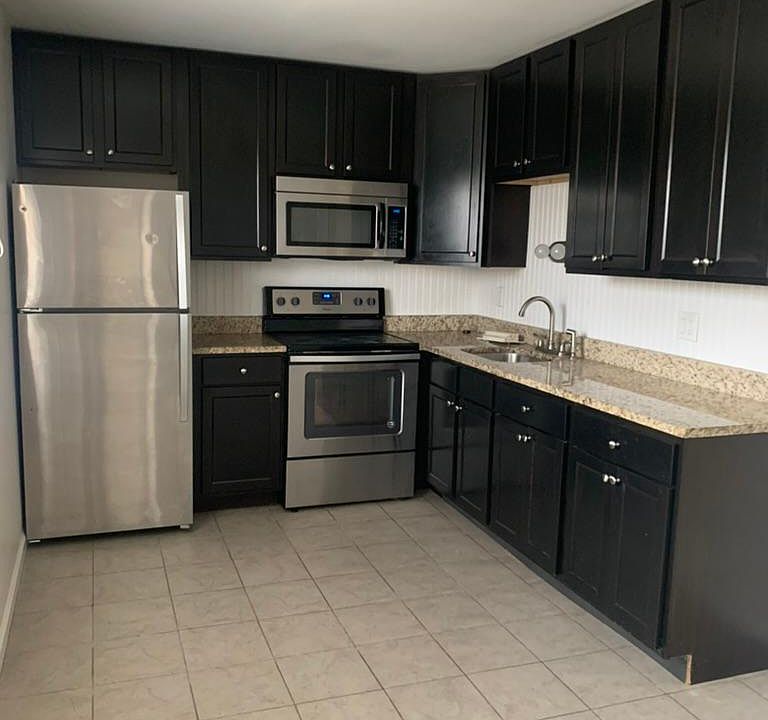 Kitchen
42" dark wood cabinets, stainless steel applicances and granite counters.
