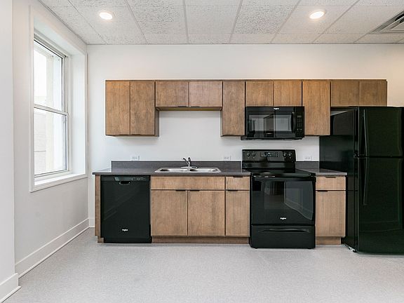 4th image of 411 1st Ave SE #202