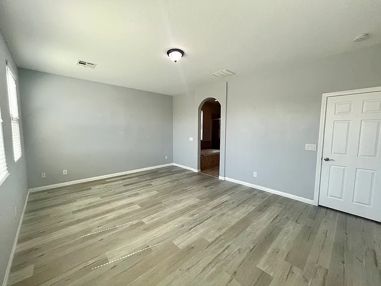576 Glassford Ct — Photo 34
