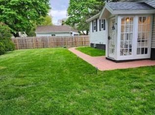 27 Rossie St #B, Mystic, CT 06355