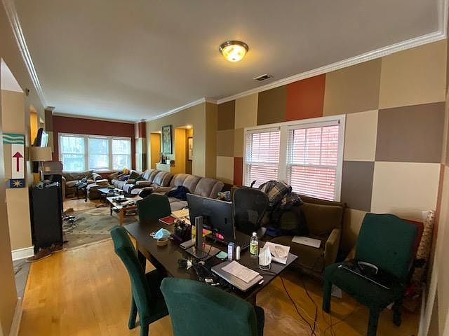 1st image of 3222 N Kenmore Ave #3