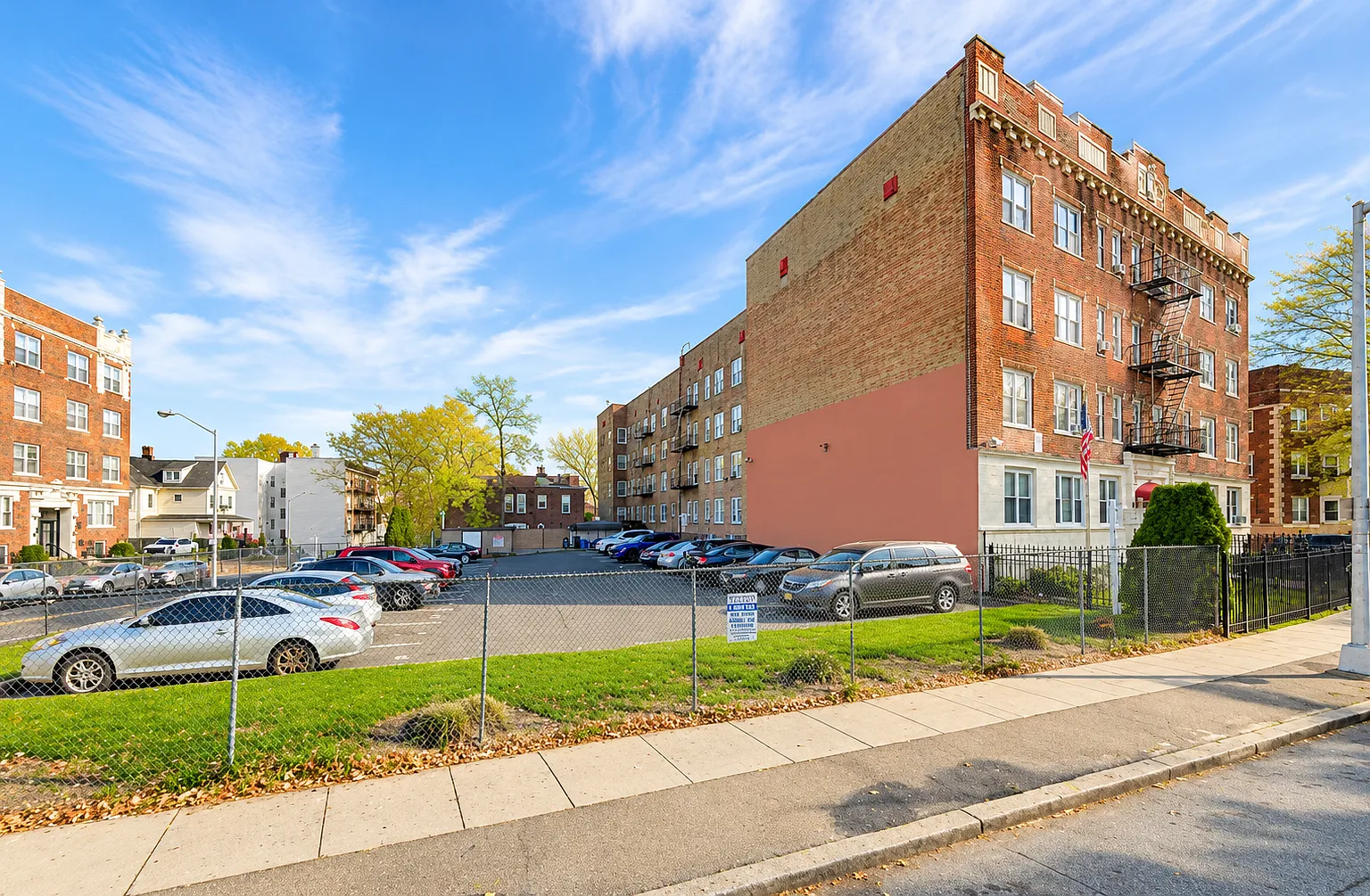 146 N Grove St — Photo 2