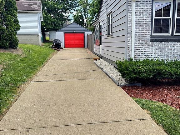 3rd image of 380 Terrace Ave