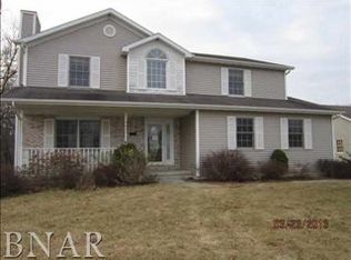1002 Stuart Dr, Heyworth, IL 61745