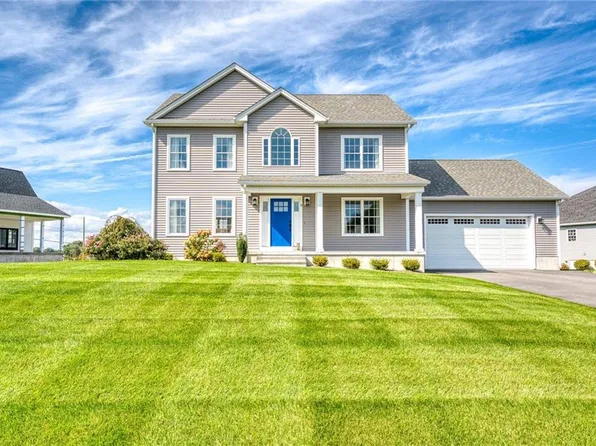 8 Lannister Ln, Seekonk, MA 02771