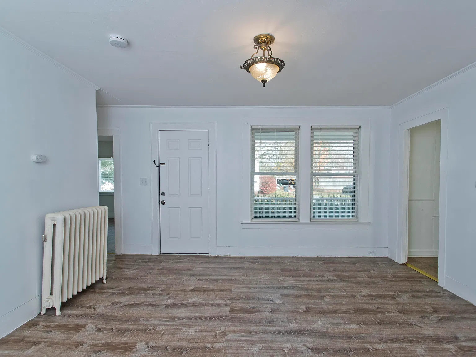 3 bed, 1100 sqft, $2,200 — Photo 2