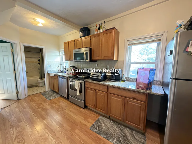 1105 Cambridge St #1B — Photo 4
