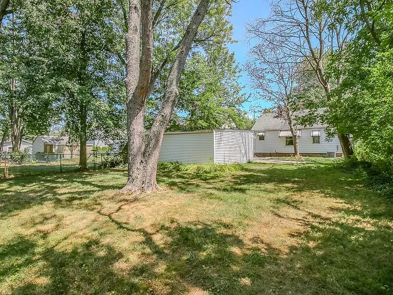 1752 Brainard Rd — Photo 36
