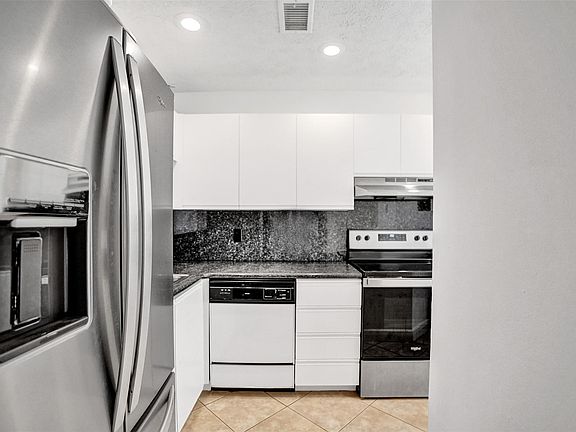 5th image of 1415 S Miami Road #B