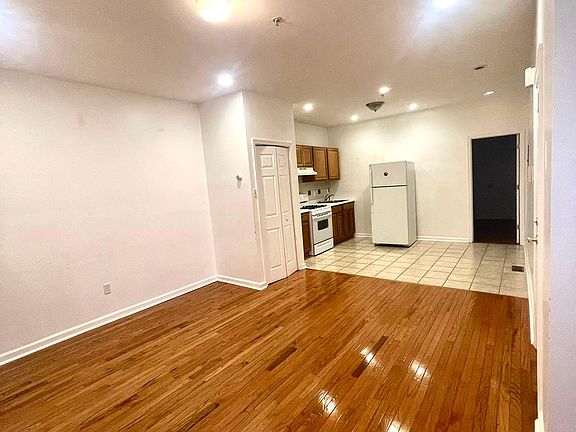 3rd image of 730 S 19th St Floor 1