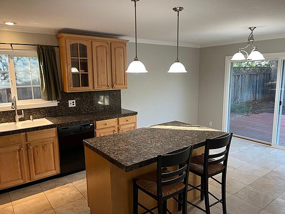 3rd image of 4745 Vanderbilt Dr