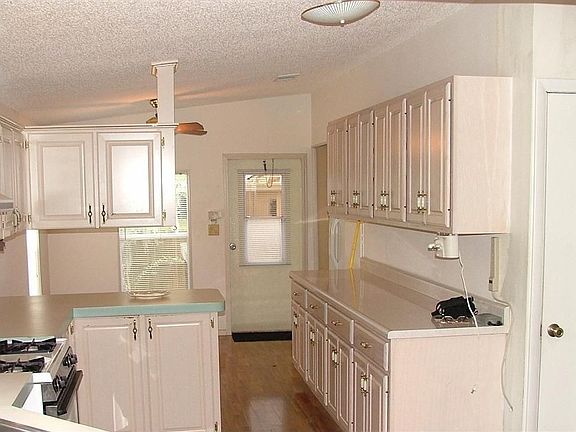 Kitchen Eat-In