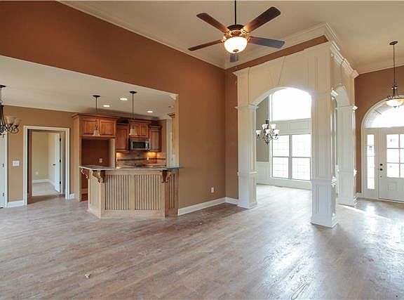 4th image of 1039 Bluejay Way #117
