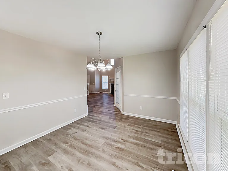 905 Amersham Ln — Photo 5