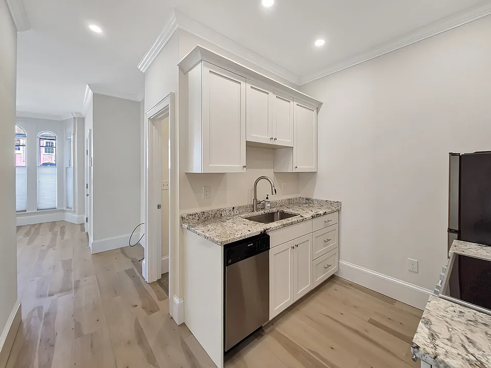28 Front St #2