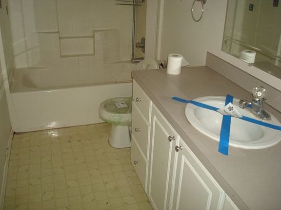 5th image of 1204 NE 165th Ct