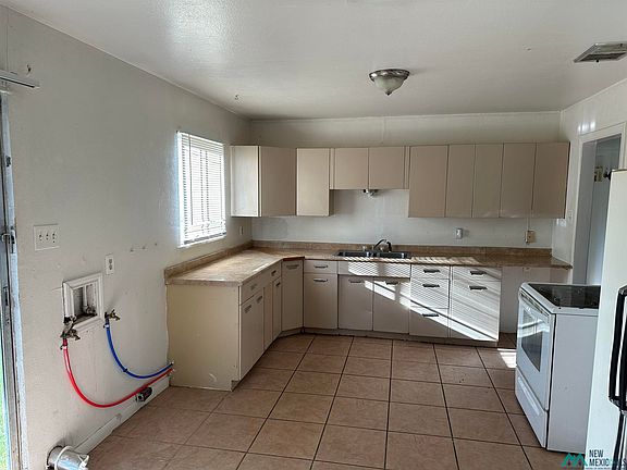 3rd image of 507 S Hemlock Ave