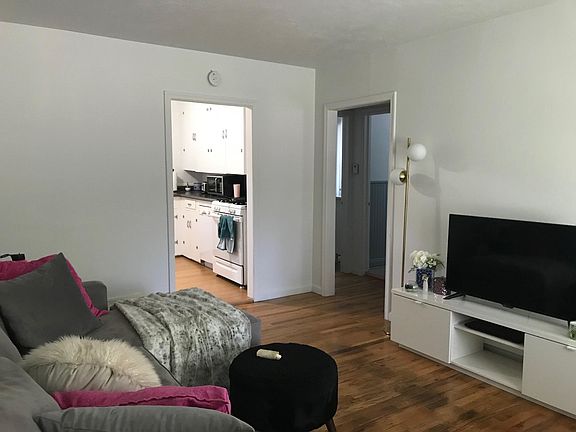 3rd image of 812 E Gregson Ave