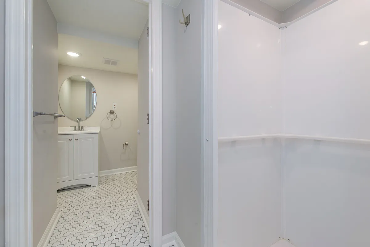 Building Photo - 161 Washington St #1