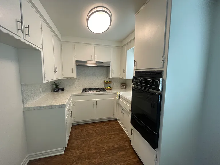 10715 La Reina Ave #A — Photo 3