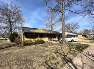1501 Hillcrest Dr, Manhattan, KS 66502