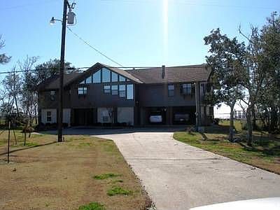 1st image of 3637 Lakeview Dr