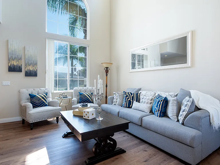 Fromal living room