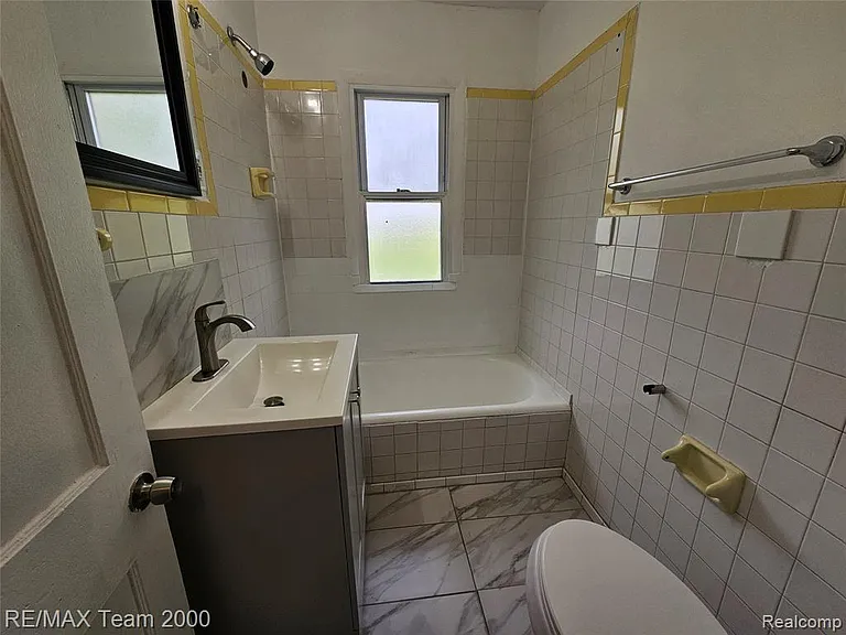 7005 Orchard Ave — Photo 11