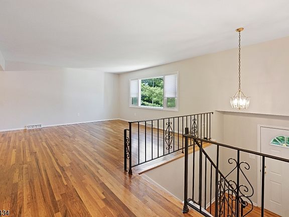 5th image of 244 Malapardis Rd