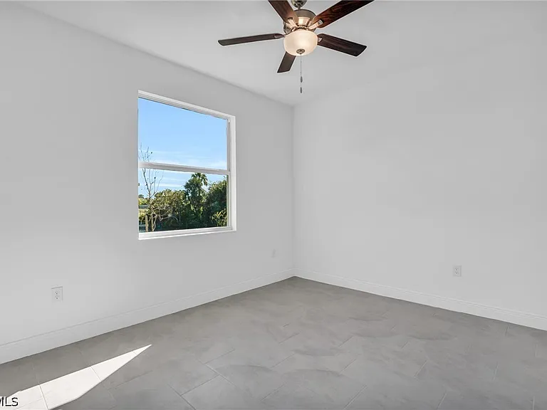 526 NW 9th St — Photo 12