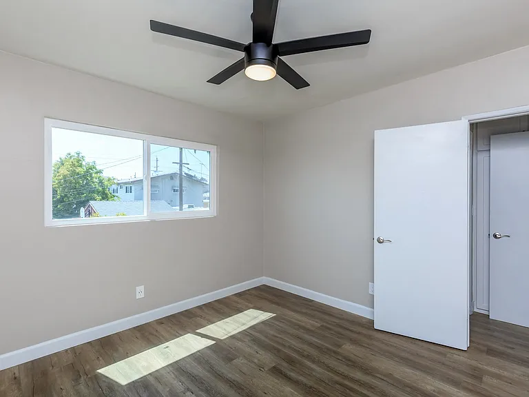 1119-1123 E Elk Ave — Photo 52