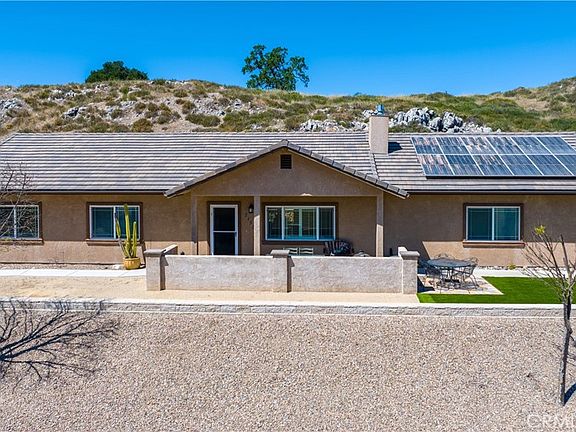 4th image of 2155 Holly Dr