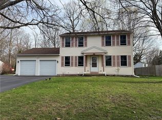 7 Athena Dr, Baldwinsville, NY 13027