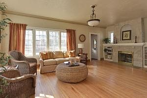 2nd image of 700 E Day Ave