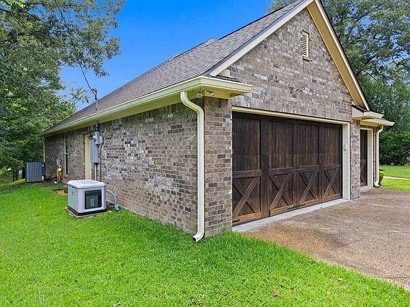 4th image of 1020 Shadowood Dr