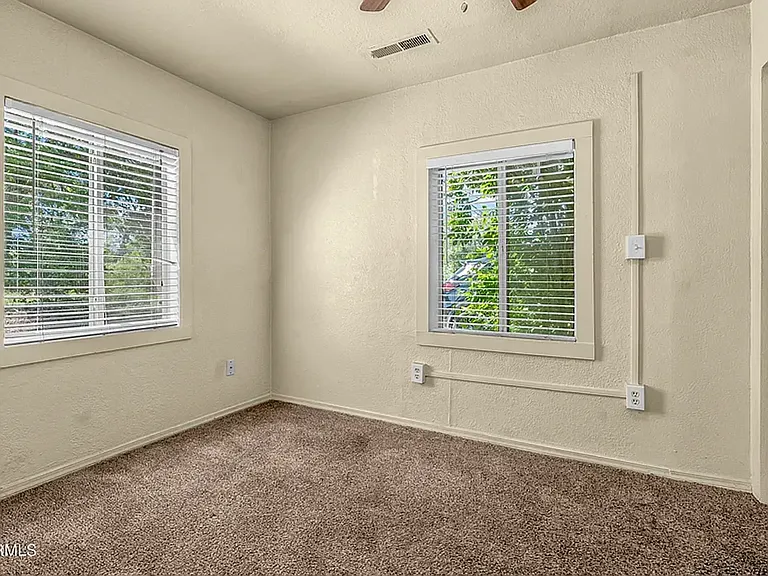 114 E Franklin Ave — Photo 9