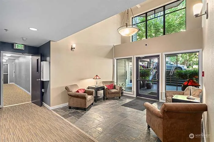 1 bed, 528 sqft, $2,100 — Photo 3