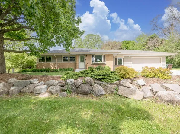 1401 S Westbrooke PARKWAY, New Berlin, WI 53146