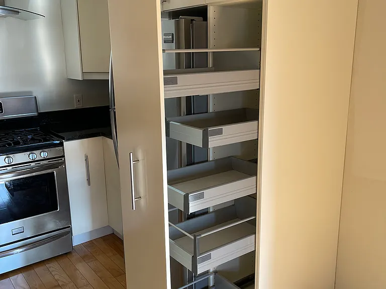 925 N Calvert St #3R — Photo 3