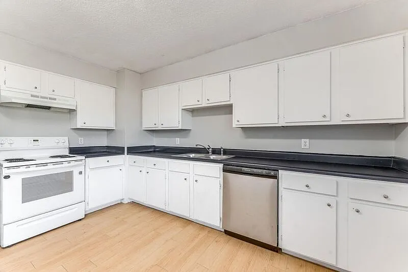 2 bed, 1.0 bath, 1115 sqft, $1,200 — Photo 3