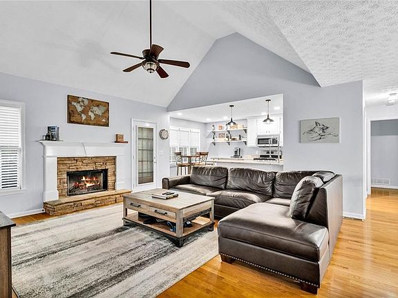 2nd image of 205 Brookhaven Pl