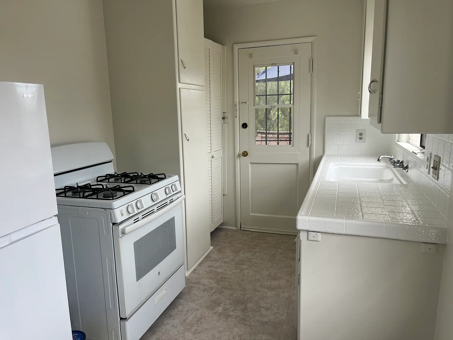 Studio, 350 sqft, $1,350 — Photo 4