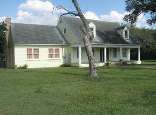 801 Oak St, Refugio, TX 78377