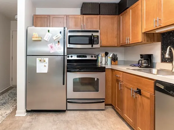 351 Oakhill Ave APT 207, East Lansing, MI 48823