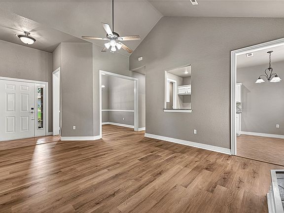 3rd image of 1563 N Sang Ave