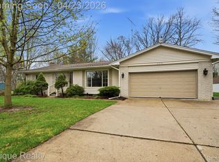 6236 McKenzie Dr, Flint, MI 48507