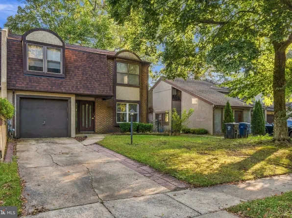 4 Goshawk Ct, Voorhees, NJ 08043
