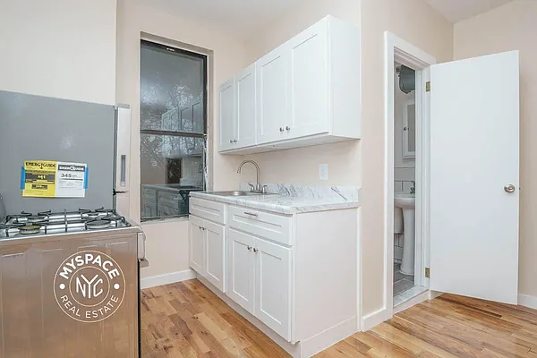 Rented by MySpaceNYC | media 10