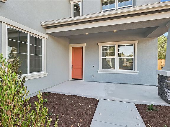 4th image of 117 Village Ln